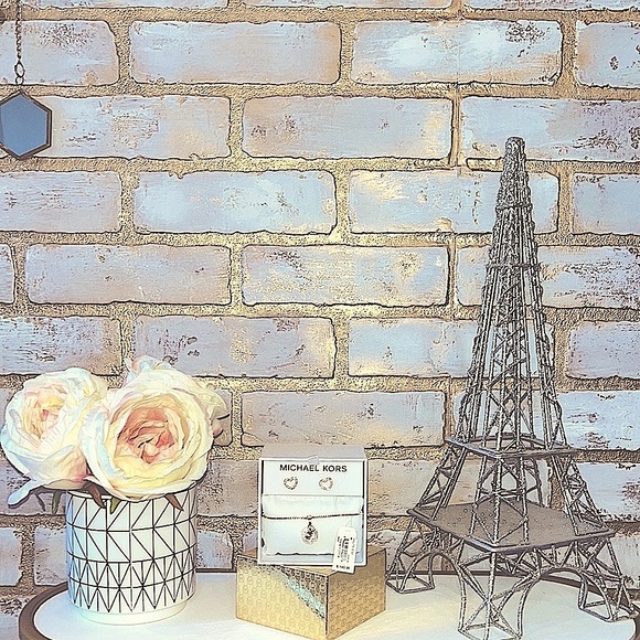 Michael Kors Rose Gold Crystal Heart Stud Earring & Logo Charm Bracelet Box Set. - Picture 13 of 16